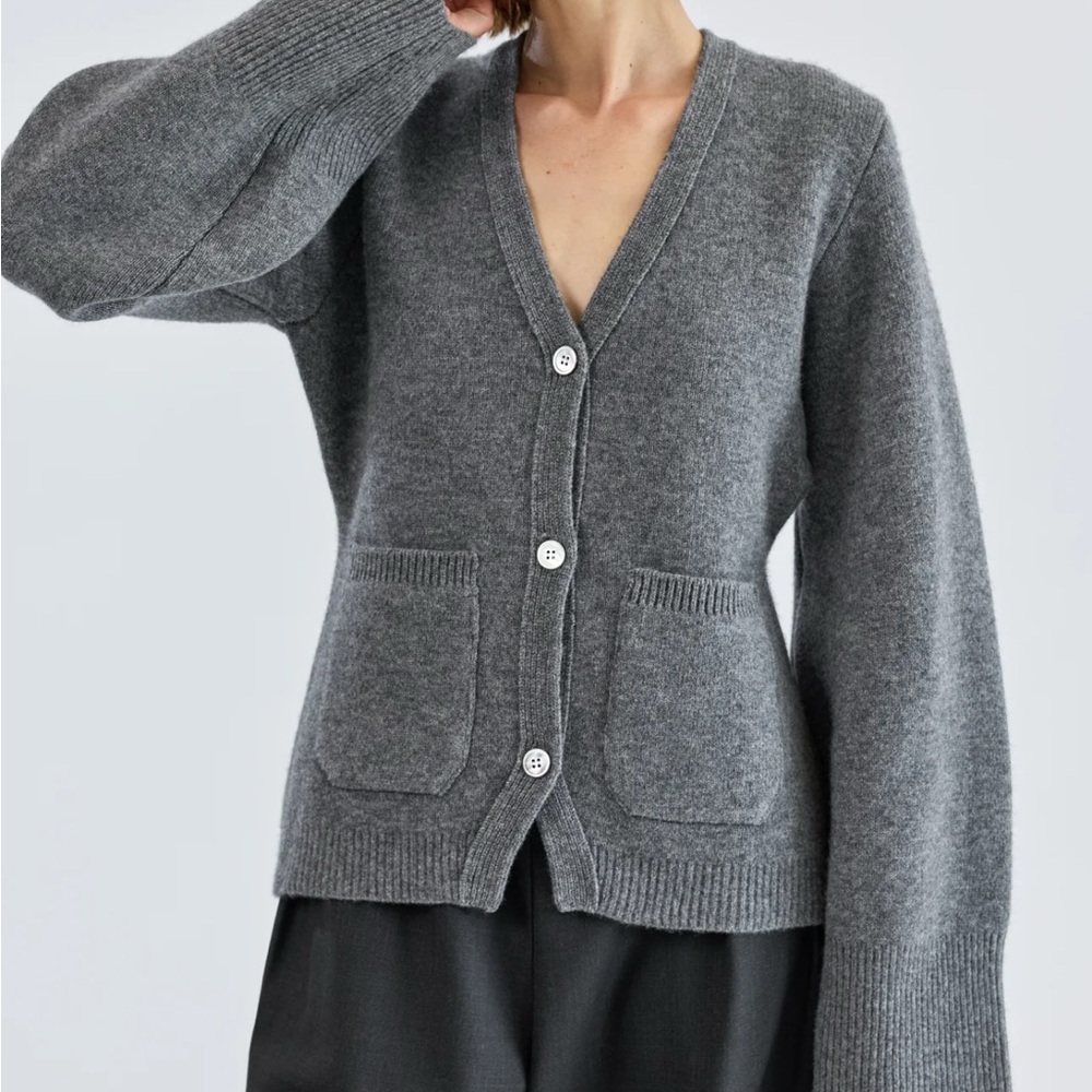 Almina Concept V-neck Cardigan
